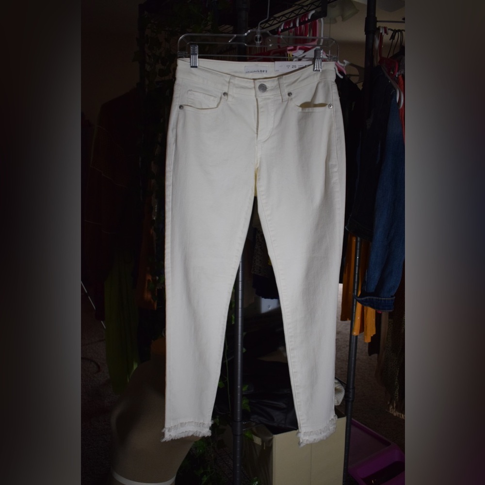White size 0/25 loft curvy skinny jeans with raw hem new with original tags